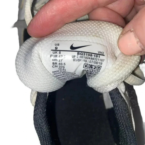 Nike Todos mens 9 white black + red sneakers - Picture 8 of 9